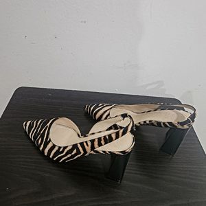 Vince Camuto Tiger Print Pump Size 9.5